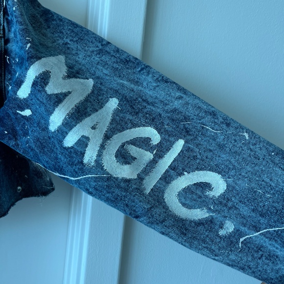 ✨ Custom Cropped Denim Jacket – “Never Stop Believing” | Hand-Painted & Crystal - Picture 6 of 7